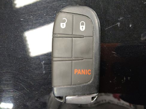 Used 2024 Jeep Compass Latitude image 32