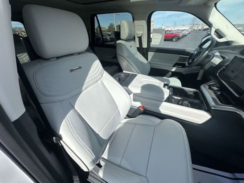 New 2026 Ford Expedition Max Platinum image 32