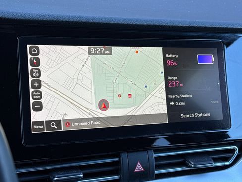 Used 2022 Kia Niro EX image 22