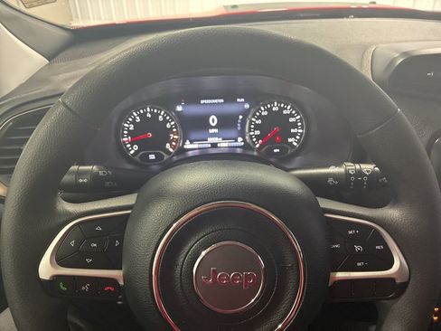 Used 2023 Jeep Renegade Latitude AWD/4WD image 21