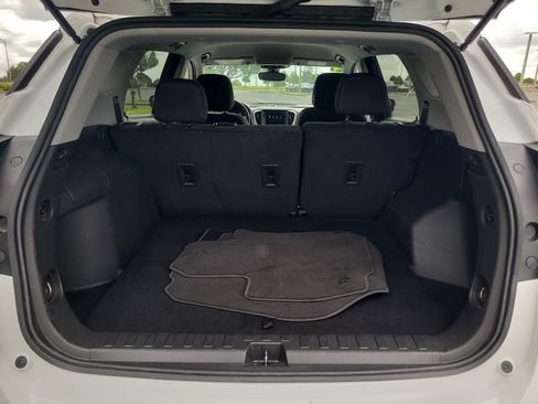 Used 2024 GMC Terrain SLE FWD image 11