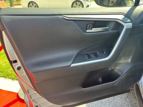 Used 2019 Toyota RAV4 XSE AWD/4WD image 3