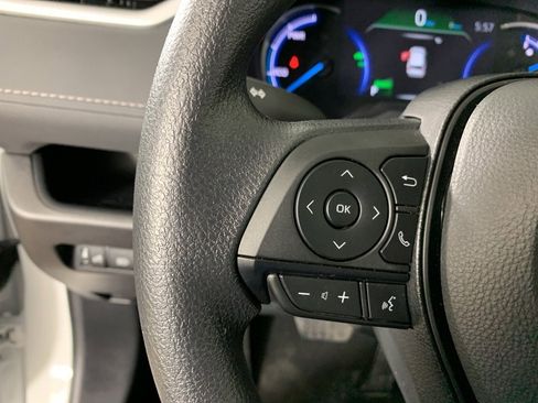 Used 2025 Toyota RAV4 XLE image 19