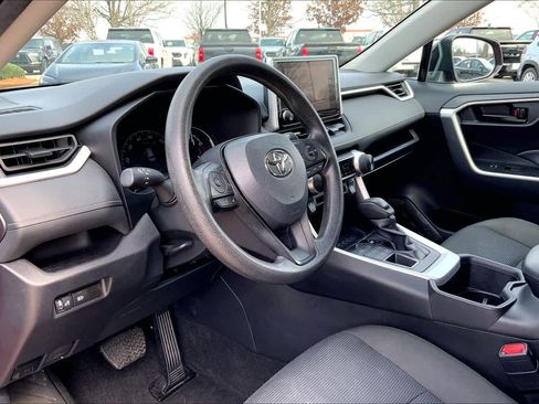 Used 2024 Toyota RAV4 LE AWD/4WD image 29