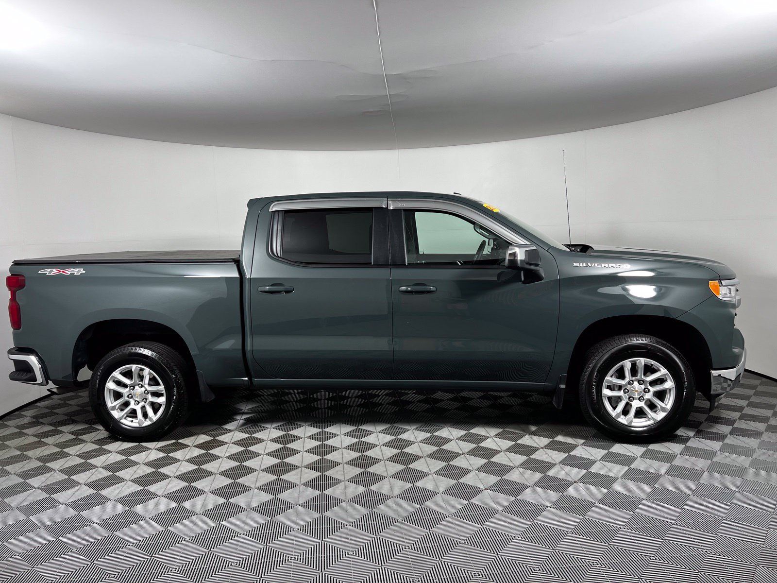 Used 2025 Chevrolet Silverado 1500 LT AWD/4WD image 4