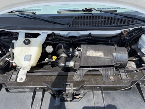 Used 2015 Chevrolet Express 2500 RWD image 12