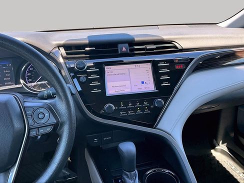Used 2019 Toyota Camry LE FWD image 6