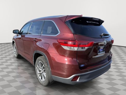 Used 2018 Toyota Highlander XLE image 3