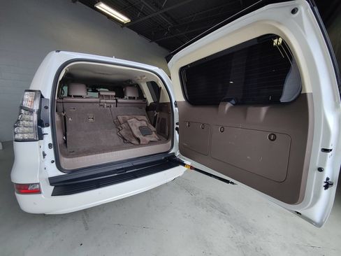 Used 2016 Lexus GX 460 w/ Premium Package AWD/4WD image 8