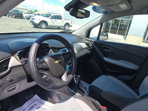 Used 2017 Chevrolet Trax LS w/ Fleet Convenience Package AWD/4WD image 13