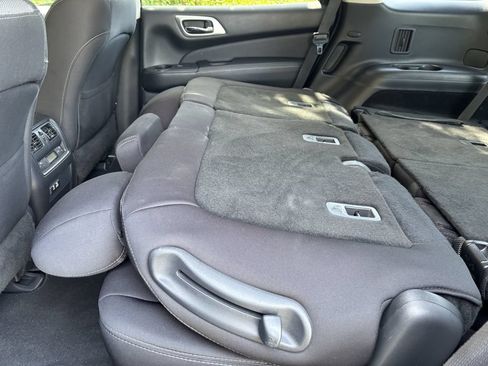 Used 2019 Nissan Pathfinder S AWD/4WD image 25