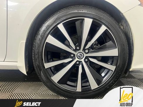 Used 2021 Nissan Altima 2.5 SR w/ SR Premium Package AWD/4WD image 32