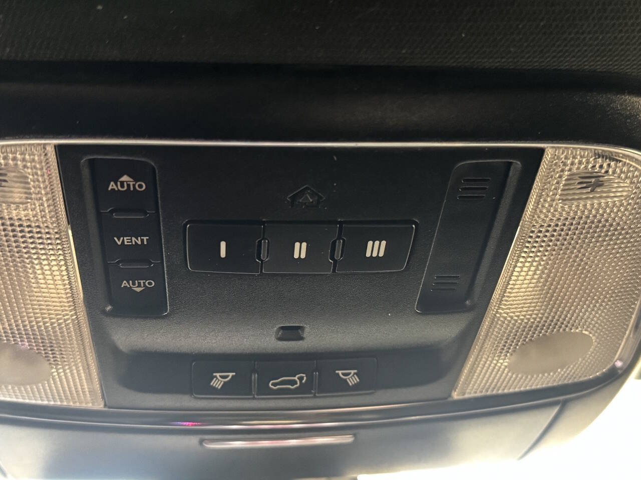 Used 2018 Dodge Durango GT w/ Blacktop Package AWD/4WD image 35