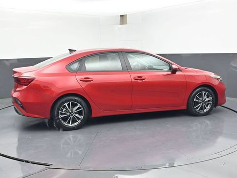 Used 2024 Kia Forte LXS FWD image 3