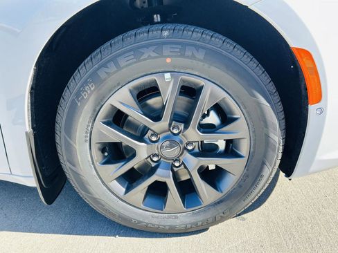 New 2026 Chrysler Pacifica Select w/ Quick Order Package 2EV image 43