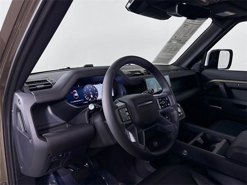 Used 2025 Land Rover Defender 110 S image 9
