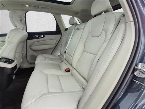 Used 2025 Volvo XC60 B5 Ultra AWD/4WD image 22