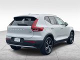 Used 2023 Volvo XC40 B5 Plus image 4