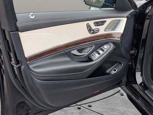 Used 2019 Mercedes-Benz S 560 Sedan image 44