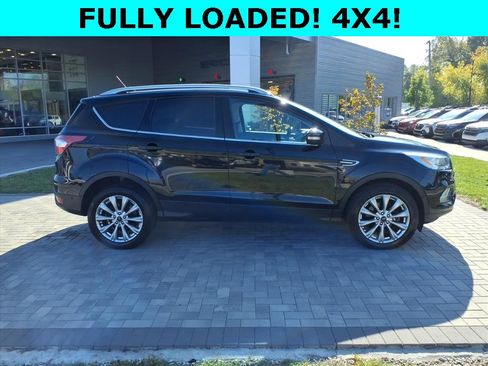 Used 2018 Ford Escape Titanium image 2