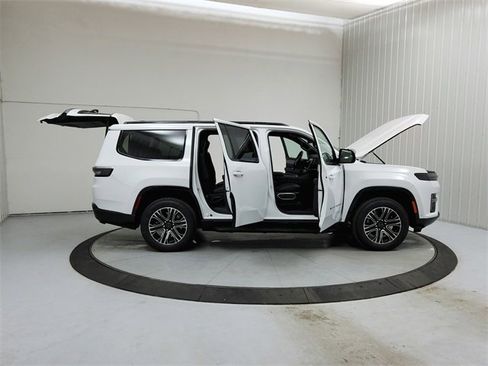 New 2026 Jeep Grand Wagoneer 4WD image 16