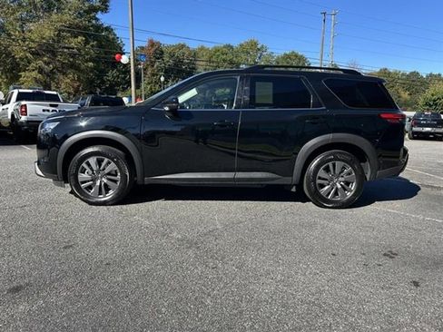 Used 2025 Nissan Pathfinder SV image 5