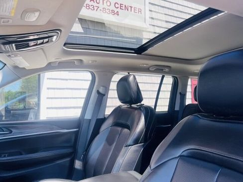 Used 2023 Jeep Grand Cherokee Limited w/ Luxury Tech Group II AWD/4WD image 10