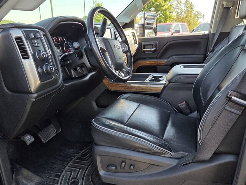 Used 2019 Chevrolet Silverado 2500 High Country w/ Duramax Plus Package AWD/4WD image 3