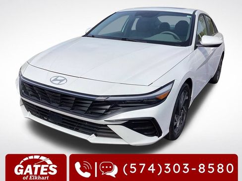 Used 2025 Hyundai Elantra SEL FWD image 4