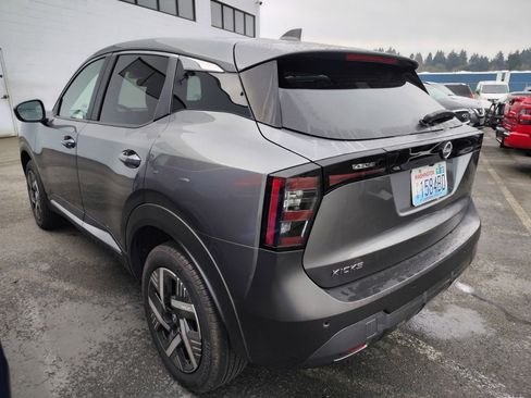 Used 2025 Nissan Kicks SV image 5