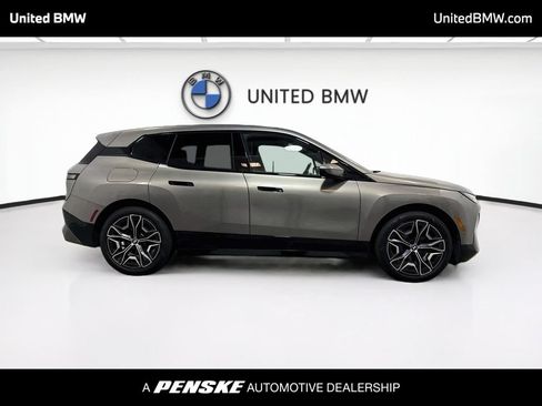 Used 2024 BMW iX xDrive50 w/ Premium Package AWD/4WD image 4