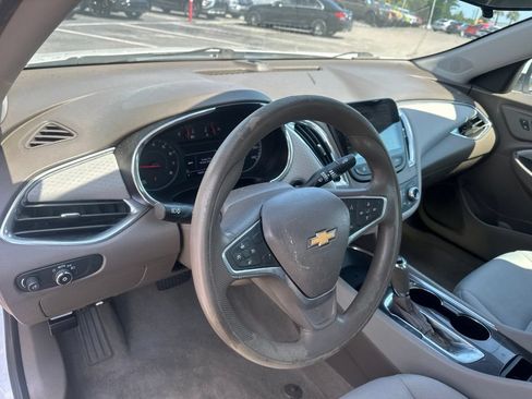 Used 2019 Chevrolet Malibu LT FWD image 13