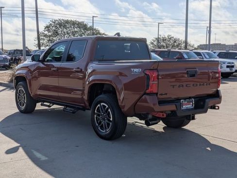 Used 2025 Toyota Tacoma TRD Sport image 7