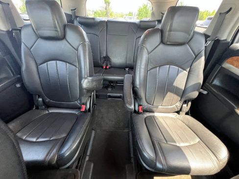Used 2009 Buick Enclave CXL w/ Driver Confidence Package AWD/4WD image 2