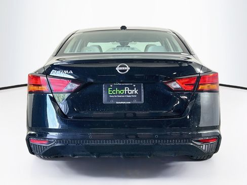 Used 2025 Nissan Altima 2.5 SV FWD image 7