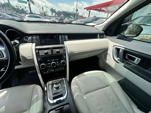 Used 2019 Land Rover Discovery Sport SE AWD/4WD image 16