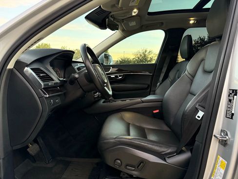 Used 2019 Volvo XC90 T6 Momentum w/ Protection Package Premier image 9