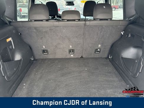 Used 2023 Jeep Renegade Latitude image 24