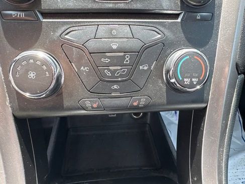 Used 2017 Ford Fusion SE w/ Equipment Group 201A FWD image 15