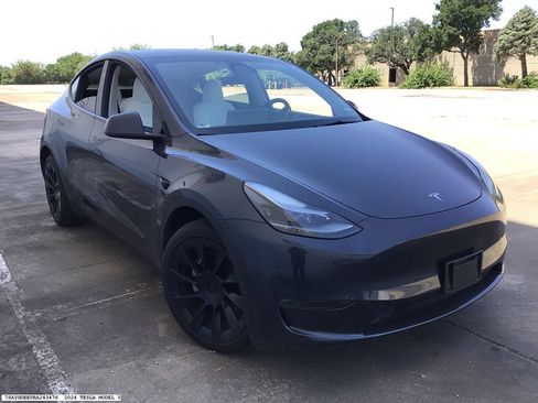 Used 2024 Tesla Model Y Long Range AWD/4WD image 3
