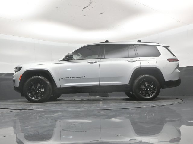 Used 2025 Jeep Grand Cherokee L Altitude RWD image 56