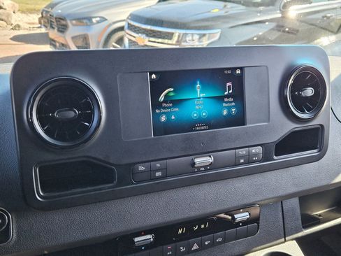 Used 2024 Mercedes-Benz Sprinter 3500 image 18