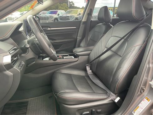 Used 2024 Nissan Altima 2.5 SR w/ SR Premium Package FWD image 12