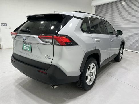 Used 2020 Toyota RAV4 XLE w/ Convenience Package AWD/4WD image 8