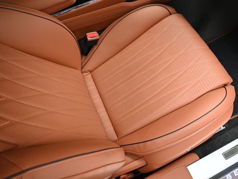 Used 2022 Bentley Flying Spur V8 image 18