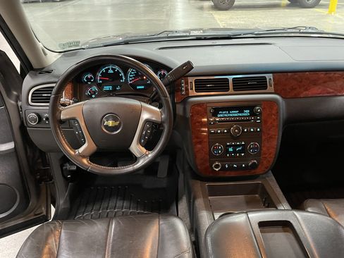 Used 2011 Chevrolet Suburban LT AWD/4WD image 11