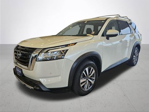 Used 2023 Nissan Pathfinder SL AWD/4WD image 2