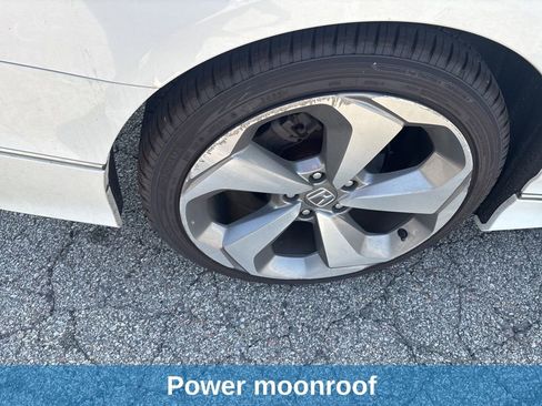 Used 2018 Honda Accord Touring image 9