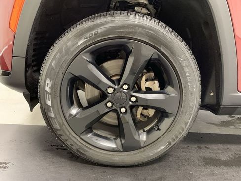 Used 2022 Jeep Grand Cherokee L Laredo image 8