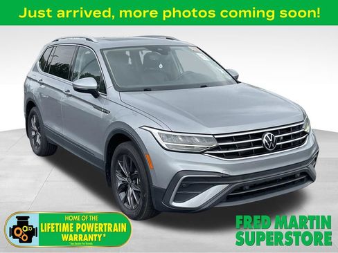 Used 2022 Volkswagen Tiguan SE FWD image 1